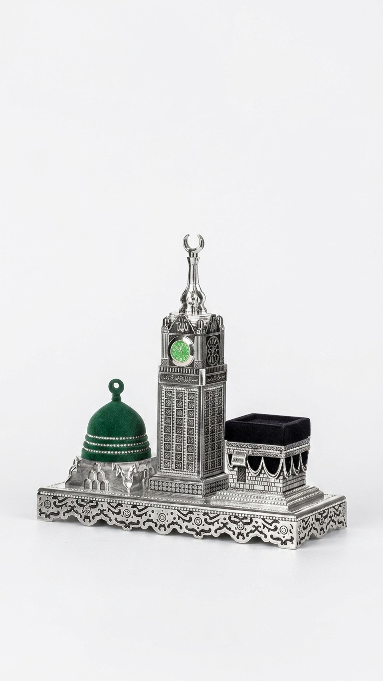 pomelli_photoshoot_image_9_16_0617 (8) Kabe, Zemzem Tower ve Mescid-i Nebevi Gümüş – Dekoratif İslami Obje (27x27 cm) - Görsel 1